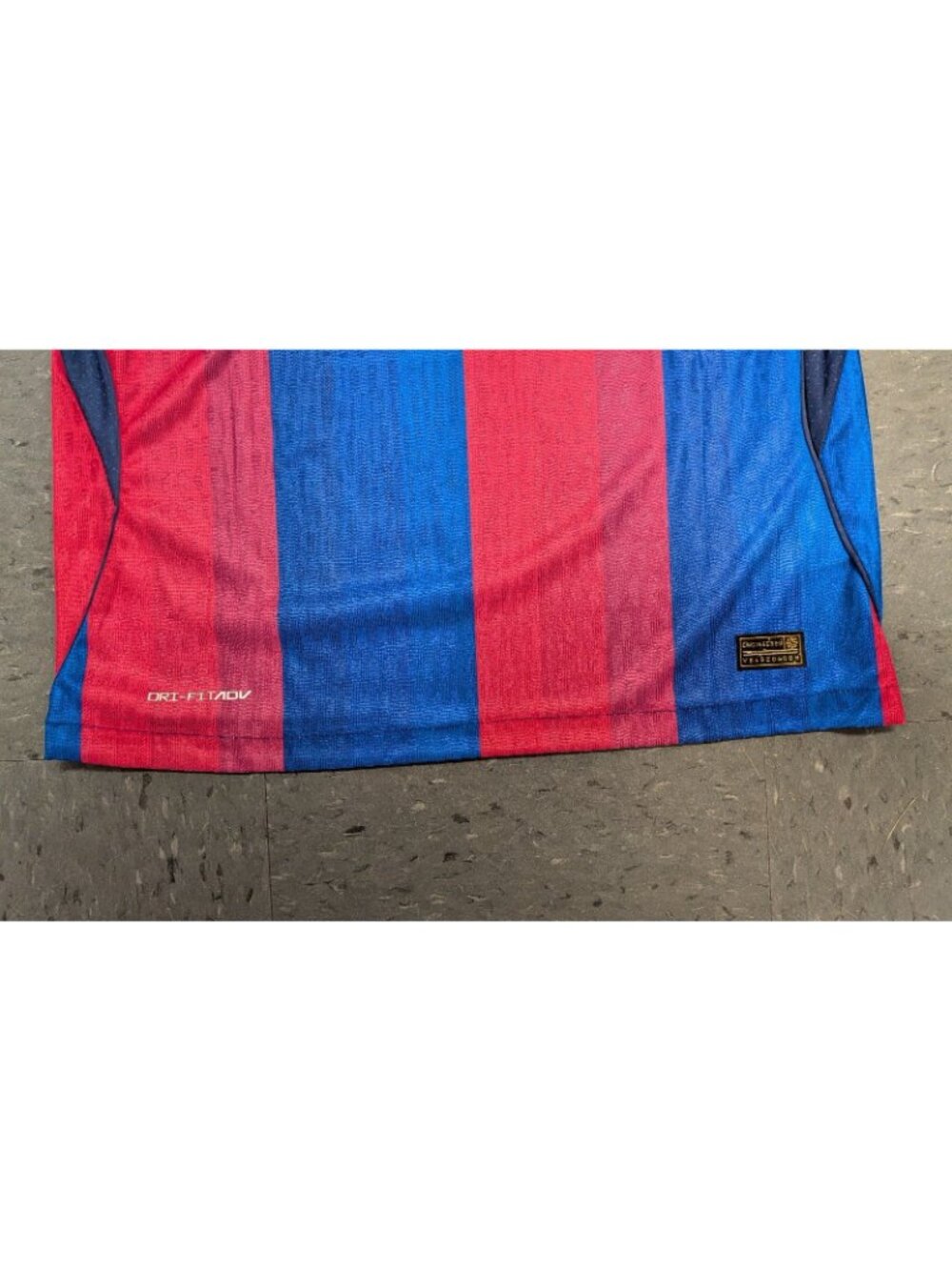 New 25/26 Barcelona Home Jersey Large - Picture 4 of 7